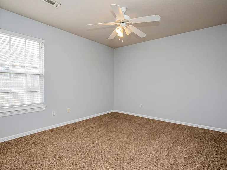518 Topaz St — Photo 12