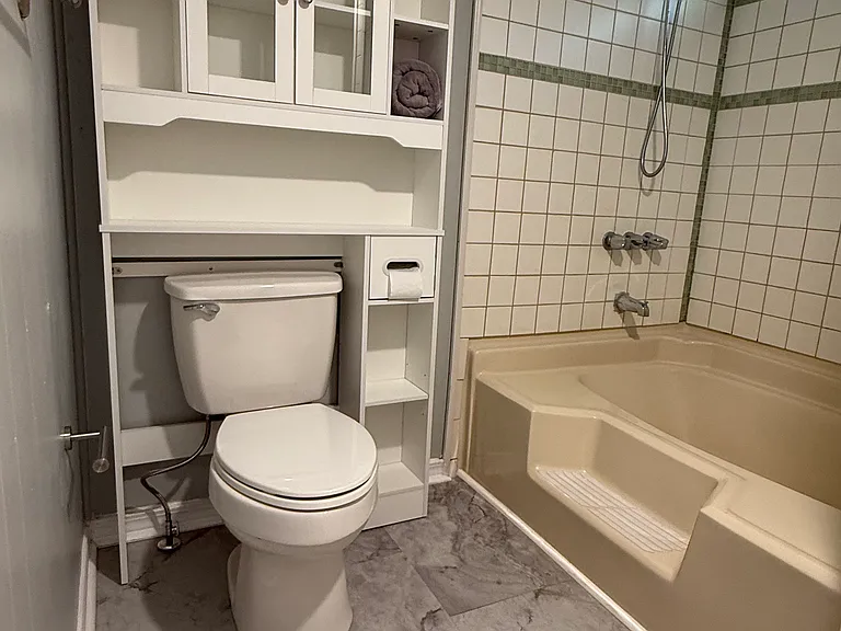 5635 Government Dr — Photo 15