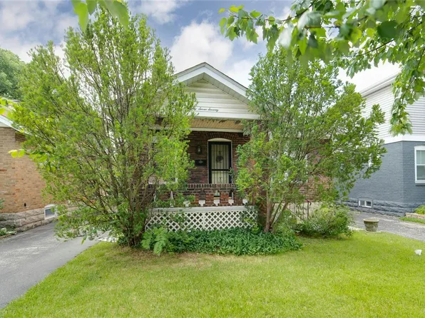 8770 Brentwood Pl, Saint Louis, MO 63144