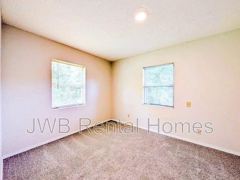 5968 Oaklane Dr — Photo 8