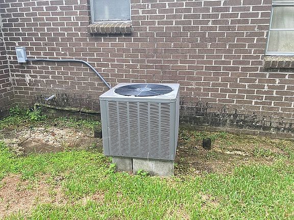 5th image of 2883 Garden Dale Ave