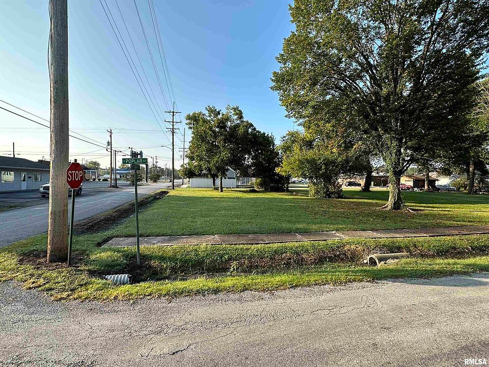 2nd image of 802 W Poplar St
