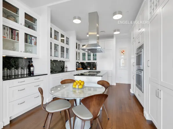 15 Central Park West image 8 of 22