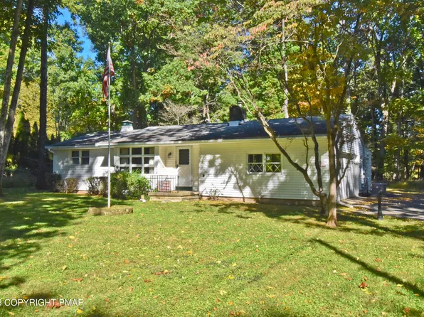 2121 White Oaks Ter, Stroudsburg, PA 18360