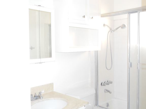 bathroom-tilt head 2c