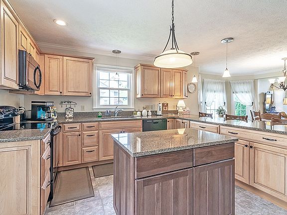 4th image of 17982 Glenwood Dr