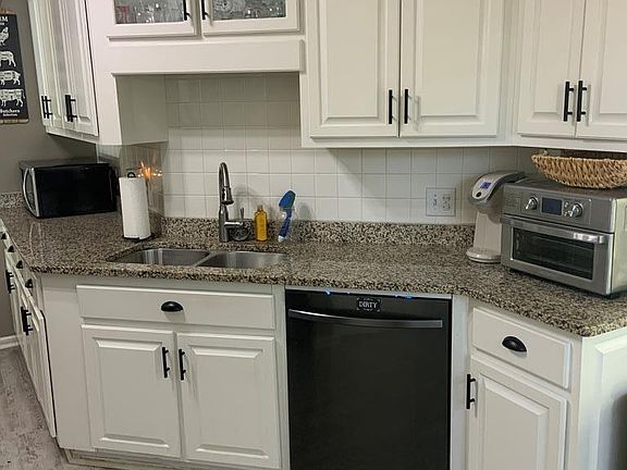 3rd image of 208 Sable Dr