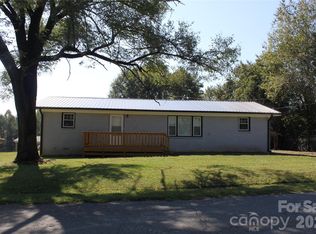 194 Crescent Dr, Forest City, NC 28043
