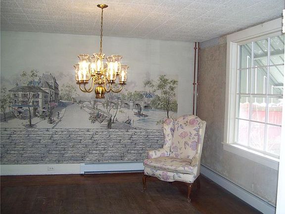 5th image of 207 Fairmont St