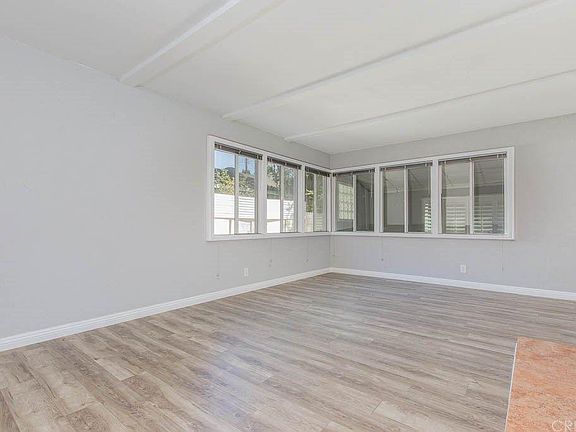 4th image of 21920 Strathern St