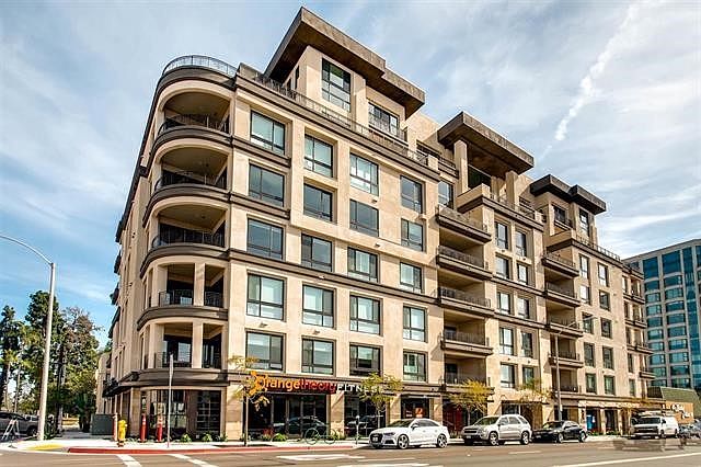 Street View Of The Vue on 5th