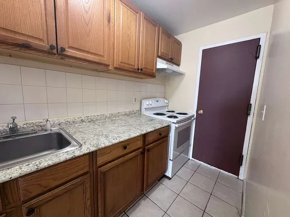 393 Mill Rock Rd, Hamden, CT