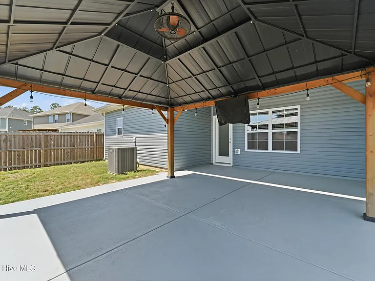 755 Greenwich Pl — Photo 45