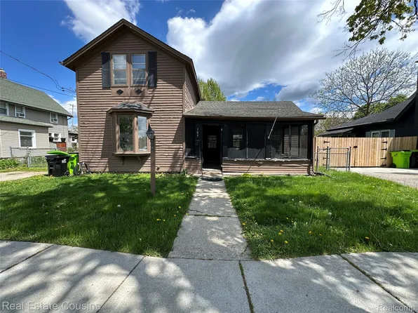 105 S Pine St, Fenton, MI 48430