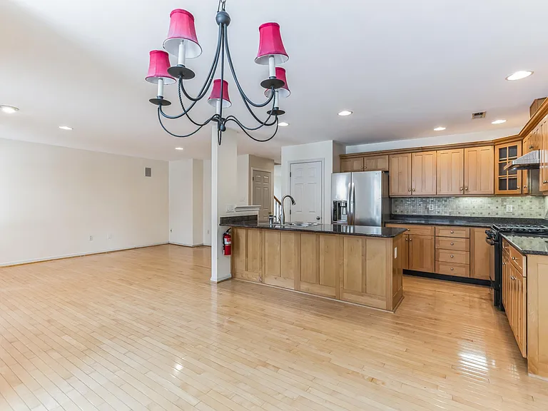 4 Hogan Way — Photo 10