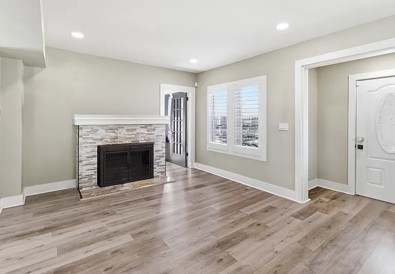 925 Plainfield Ave — Photo 5