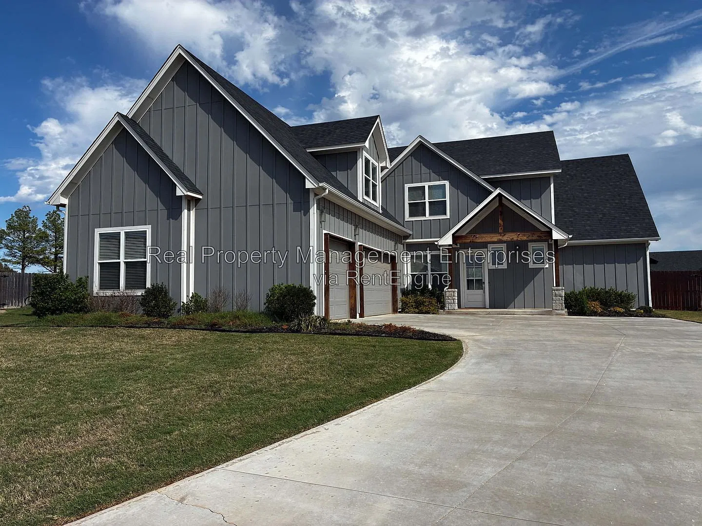 4 bed, 3.0 bath, 3132 sqft, $3,999 — Photo 2