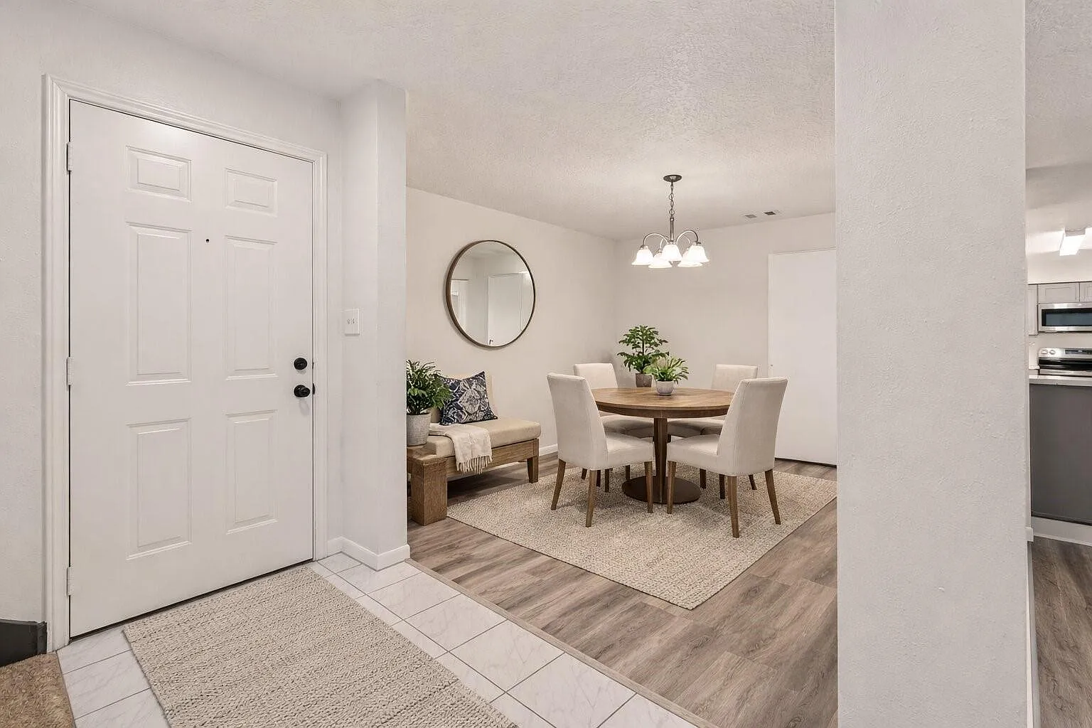3 bed, 2.0 bath, 2332 sqft, $2,099 — Photo 4