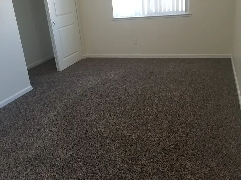 405 Eastwood Ave — Photo 7