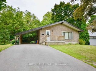 19 Howard Cres, Barrie, ON L4M 2L7