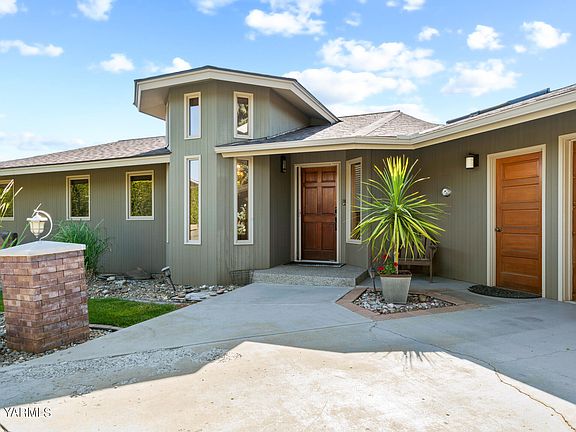 702 Hillcrest Pl>