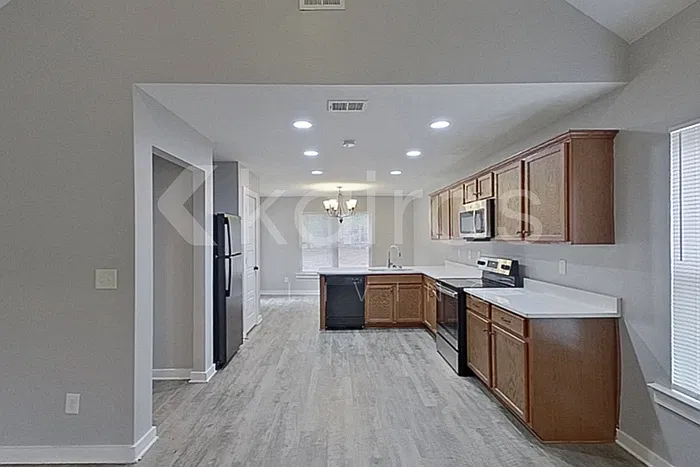 4 bed, 2.0 bath, 1441 sqft, $1,625 — Photo 3