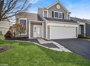 12 Dogwood Ct, Lake In The Hills, IL 60156