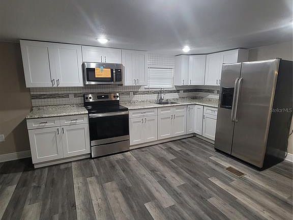 3rd image of 6445 Fernwood Dr