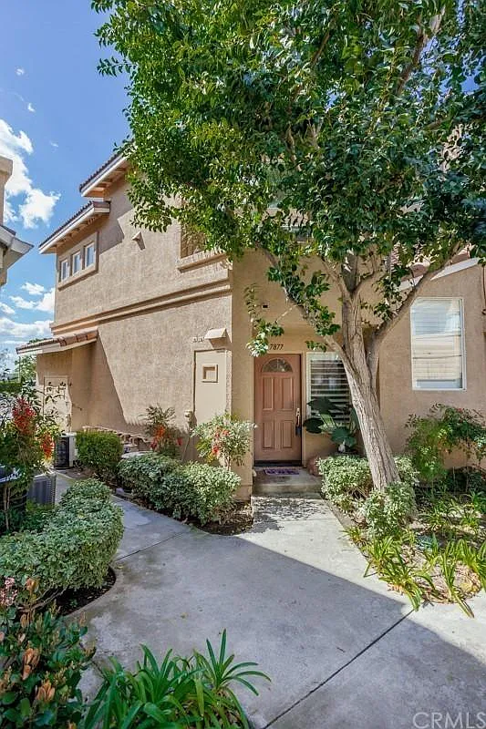 3 bed, 1363 sqft, $3,950 — Photo 2