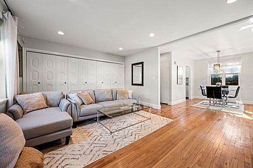 1st image of 130 Boylston St APT 2