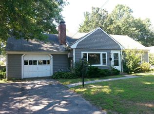 2 Grassy Plain Rd, Barrington, RI 02806
