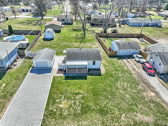 2nd image of 3421 E Leafdale Ave