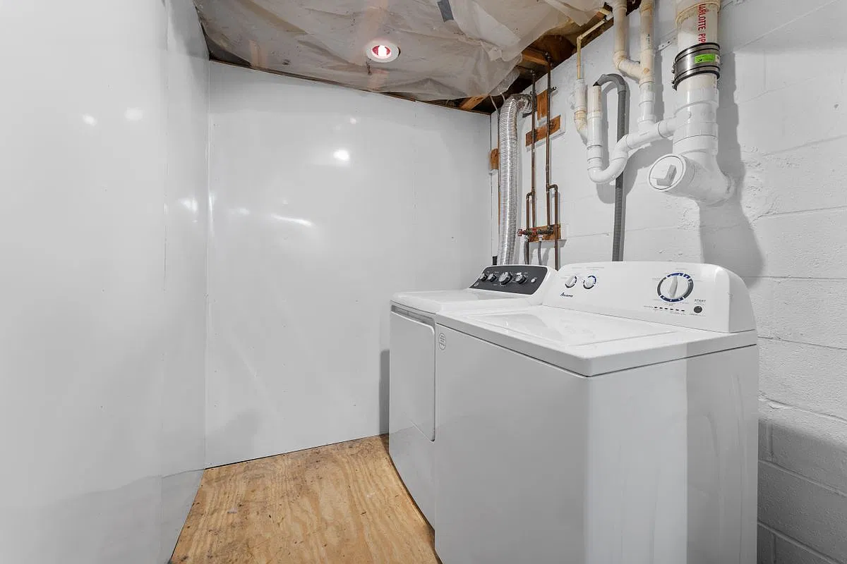 3 bed, 2.5 bath, 1712 sqft, $3,100 — Photo 4