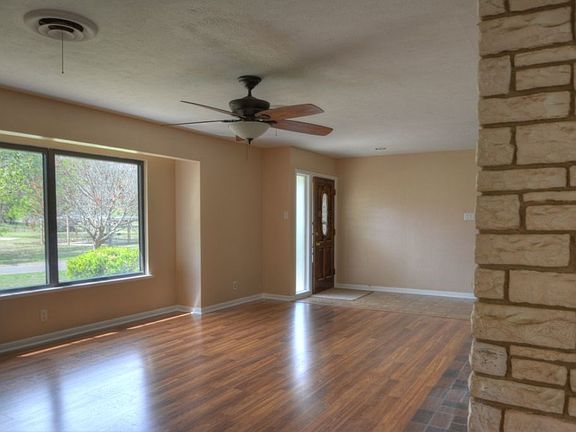 3rd image of 409 East Ln