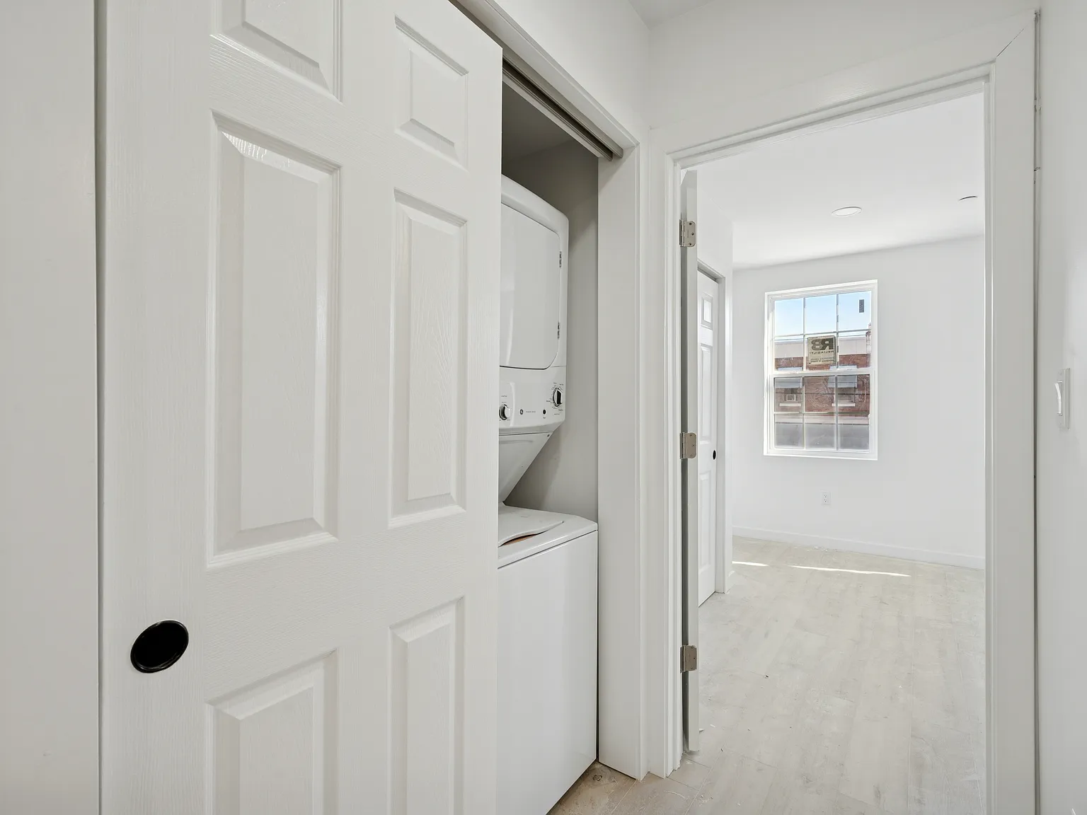 4 bed, 1058 sqft, $2,100 — Photo 3