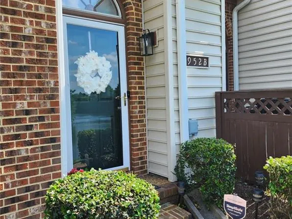 952 Saint Andrews Reach APT B, Chesapeake, VA 23320
