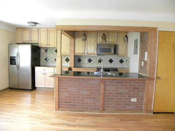 2nd image of 733 E 2nd Ave