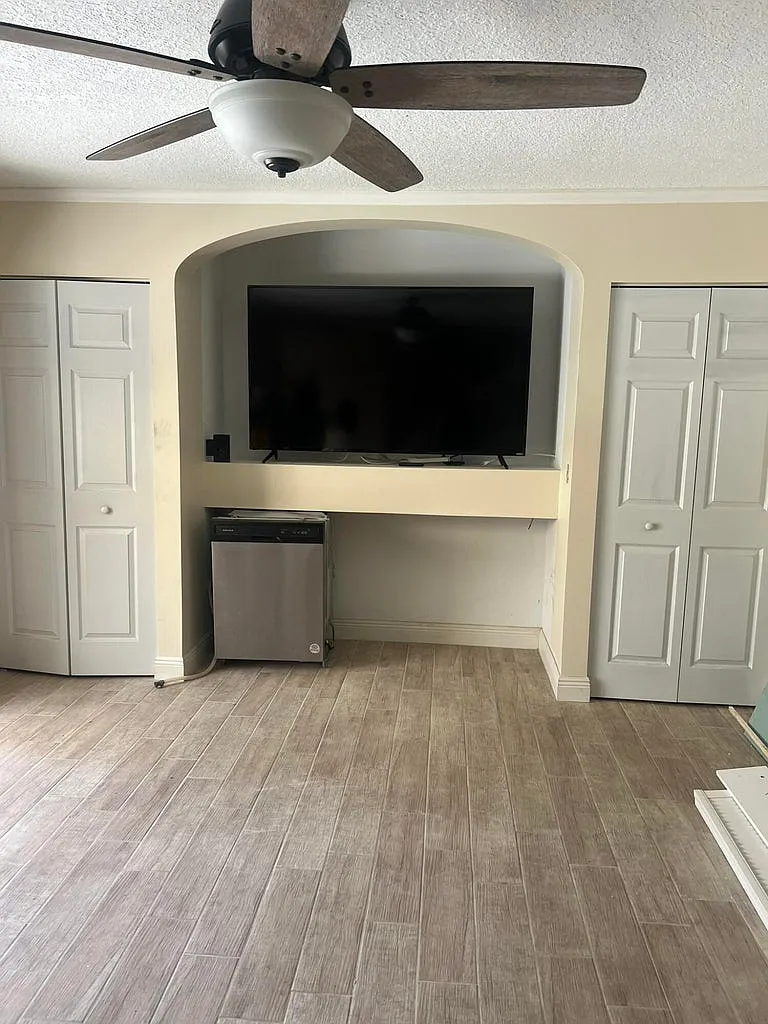 2 bed, 1328 sqft, $2,500 — Photo 2
