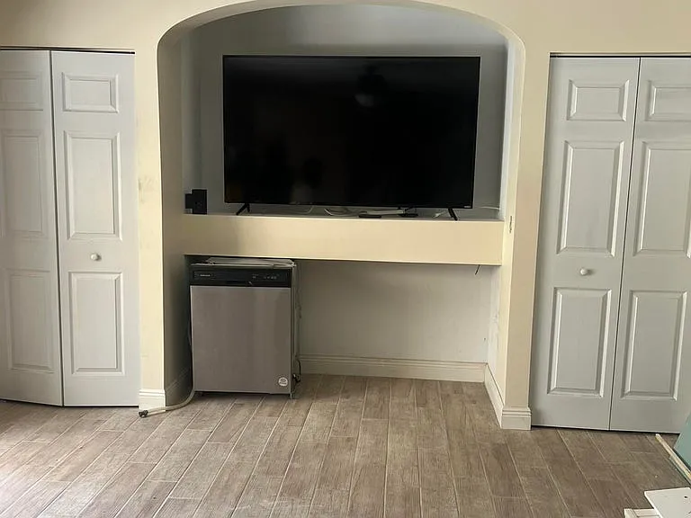 2318 Waterside Dr — Photo 2