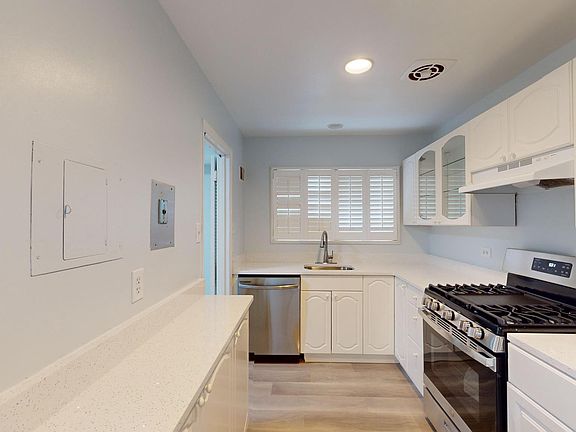 4th image of 10642 Montrose Ave APT 104