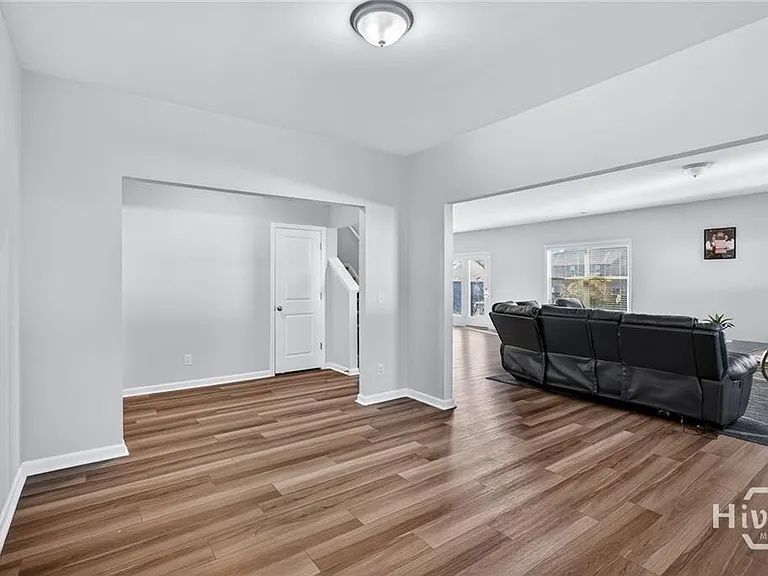 124 Jennie Dr — Photo 8