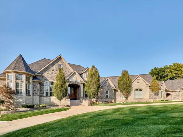 965 Stonecastle Dr, O'Fallon, MO 63366