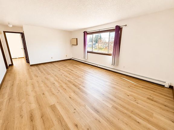 3rd image of 708 Boundary Rd NW