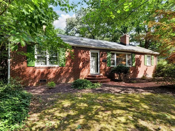 268 James River Dr, Newport News, VA 23601