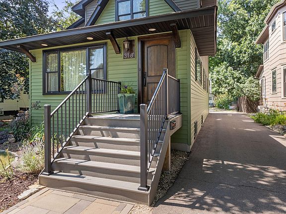 3rd image of 318 4th St NE