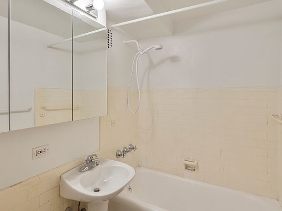 3rd image of 5 Tudor City Pl APT 1036