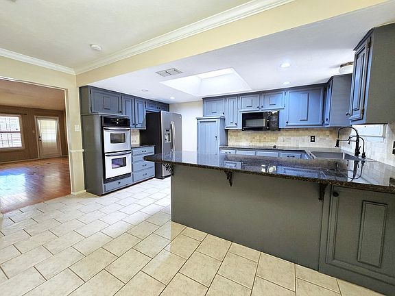 4th image of 3531 Hyde Park Ave