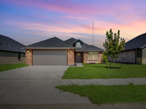 108 Randal Row, Corsicana, TX 75110