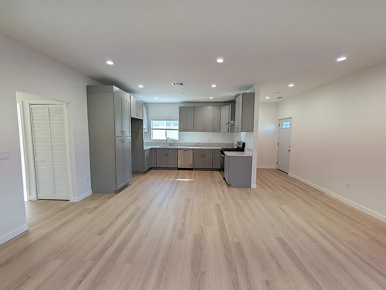 10867 1/2 Nettleton St — Photo 5