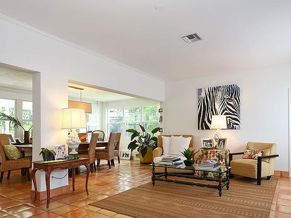 2nd image of 215 Linda Ln